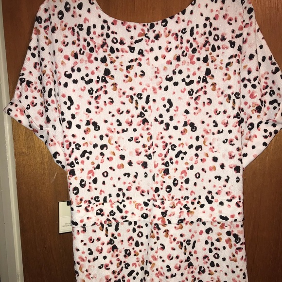 Shirt with tie front. Bright Leopard print - Picture 3 of 3